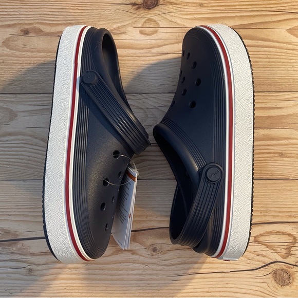 Crocs Off Court Clog - Picture 14 of 16